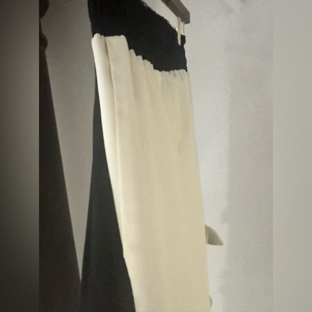 High waisted wide legged palazzo pant. Made in Moldova
Artisanal
Vegan - Picture 11 of 12